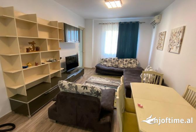 Shtepi me qera Apartament ne Tirane, 2+1, Mobilimi E mobiluar, Pagesa 500  Euro.