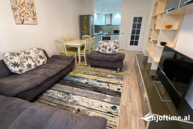 Shtepi me qera Apartament ne Tirane, 2+1, Mobilimi E mobiluar, Pagesa 500  Euro.