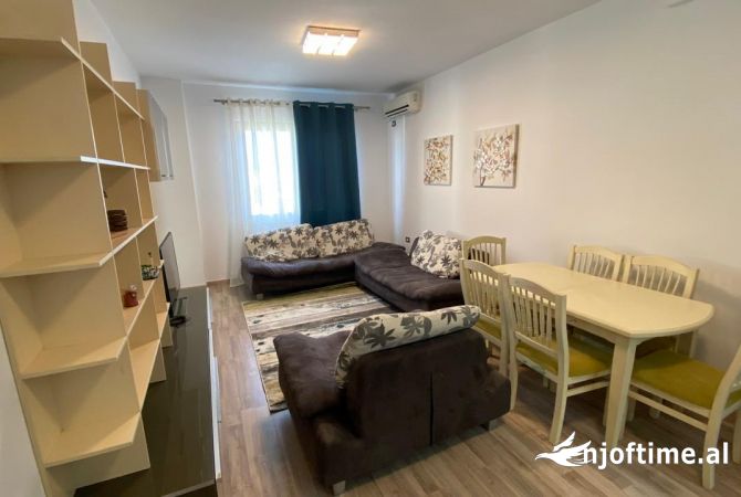 Shtepi me qera Apartament ne Tirane, 2+1, Mobilimi E mobiluar, Pagesa 500  Euro.