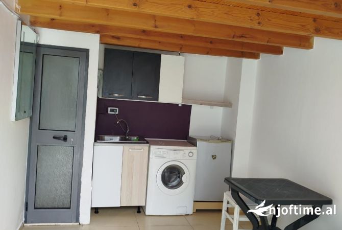 Shitet Ambjent Biznesi i pershtatur ne Garzoniere   Pallatet Fratari Astir 