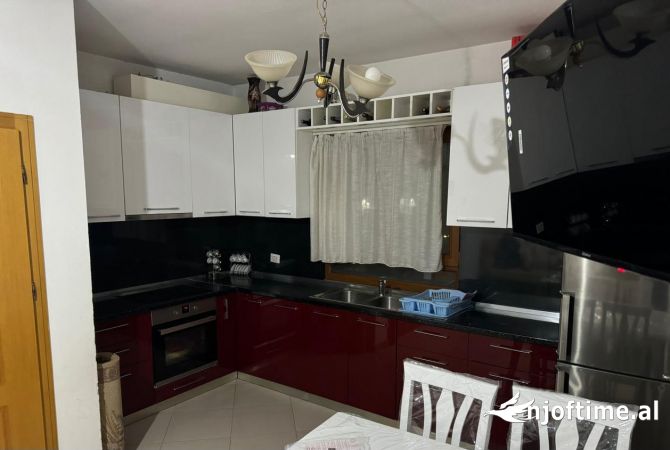 Shtepi me qera 2+1 ne Tirane - 40,000 Leke