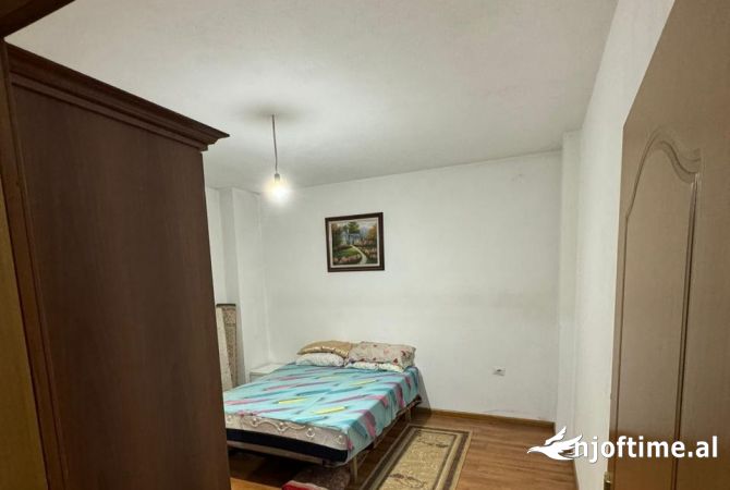 Shtepi me qera Shtepi Private ne Tirane, 2+1, Mobilimi E mobiluar, Pagesa 40,000  Leke.