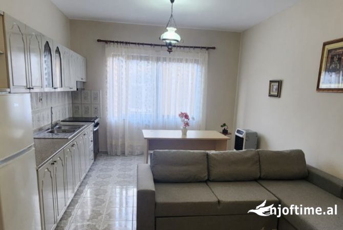 Shtepi me qera Apartament ne Tirane, 1+1, Mobilimi E mobiluar, Pagesa 450  Euro.