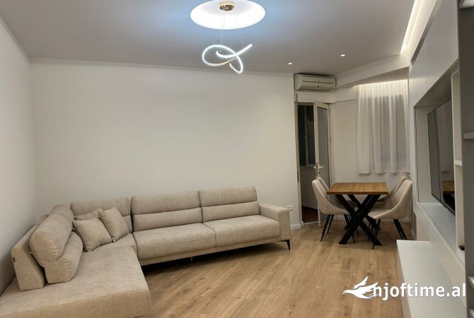 Shtepi me qera Apartament ne Tirane, 1+1, Mobilimi E mobiluar, Pagesa 700  Euro.