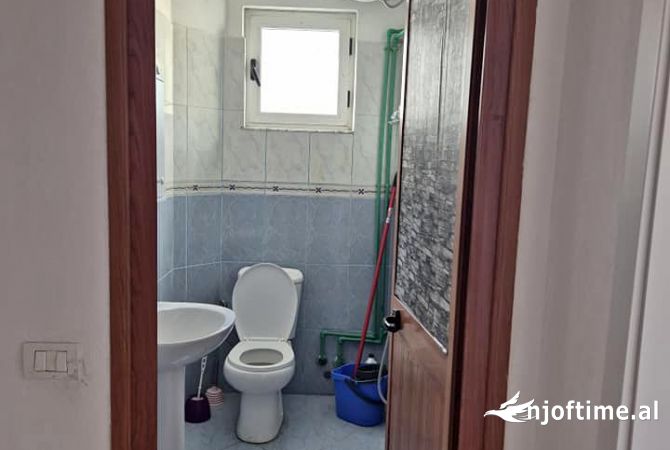 Shtepi me qera Shtepi Private ne Tirane, 2+1, Mobilimi E mobiluar, Pagesa 400  Euro.