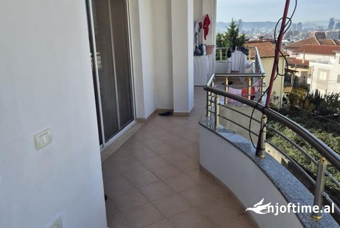 Shtepi me qera Shtepi Private ne Tirane, 2+1, Mobilimi E mobiluar, Pagesa 400  Euro.