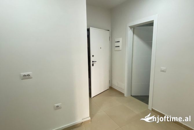 Ambient biznesi me qera 3+1 ne Tirane - 1,000 Euro