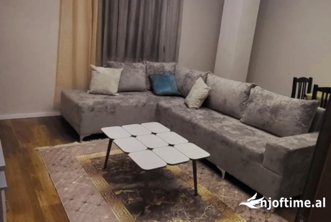 Shtepi me qera 2+1 ne Tirane - 800 Euro
