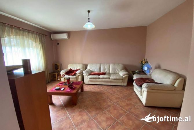 Shtepi me qera Apartament ne Tirane, 3+1, Mobilimi E mobiluar, Pagesa 60,000  Leke.