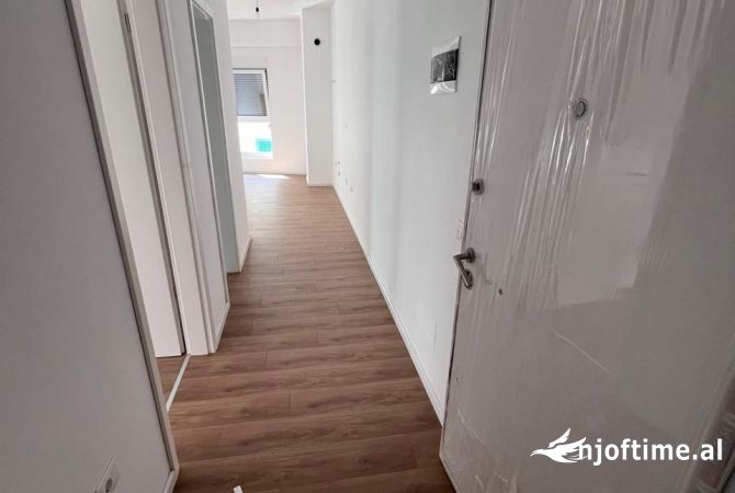 Shtepi ne shitje Apartament ne Tirane, 1+1, Mobilimi Bosh, pa mobiluar, Pagesa 960,600  Euro.