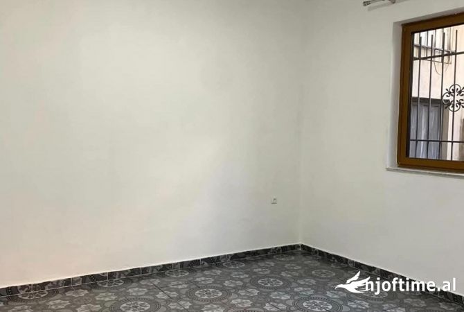 Shtepi me qera 1+1 ne Tirane - 250 Euro