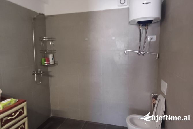 Shtepi ne shitje Apartament ne Tirane, 2+1, Mobilimi E mobiluar, Pagesa 146,000  Euro.