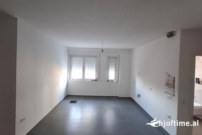 Shtepi me qera Apartament ne Tirane, 2+1, Mobilimi Bosh, pa mobiluar, Pagesa 700  Euro.