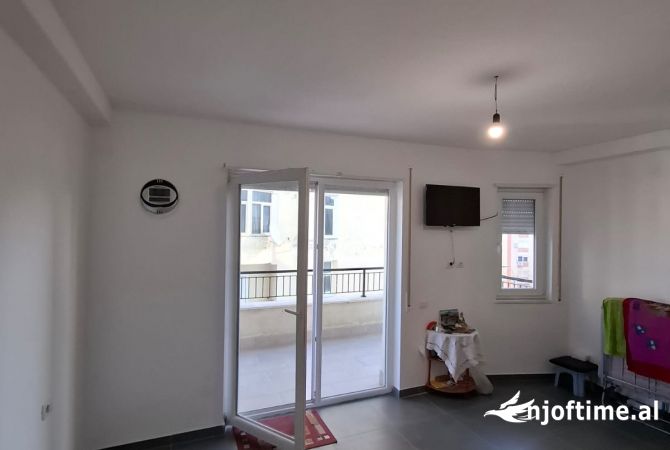 Shtepi me qera 2+1 ne Tirane - 700 Euro