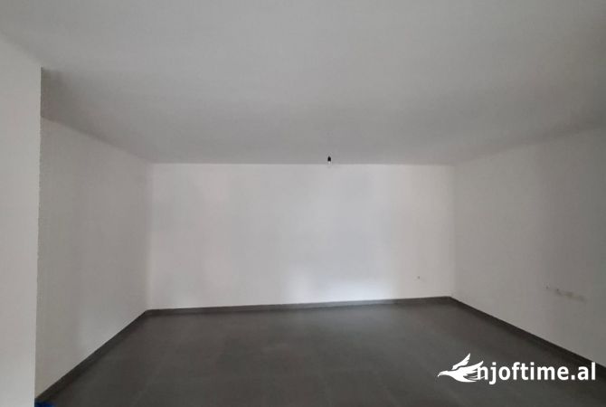 Shtepi me qera Apartament ne Tirane, 2+1, Mobilimi Bosh, pa mobiluar, Pagesa 700  Euro.