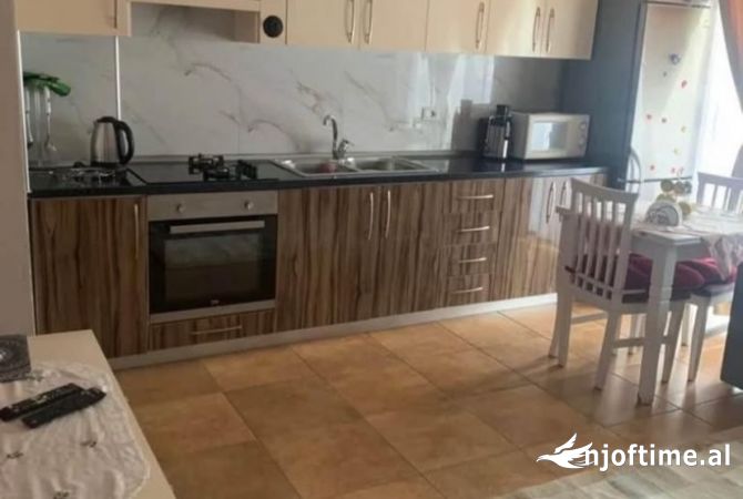 Shtepi ne shitje Apartament ne Tirane, 1+1, Mobilimi E mobiluar, Pagesa 660,000  Euro.