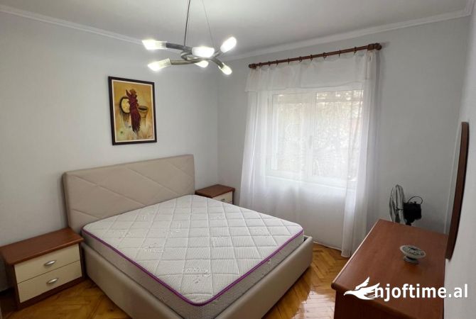 Shtepi me qera 2+1 ne Tirane - 700 Euro