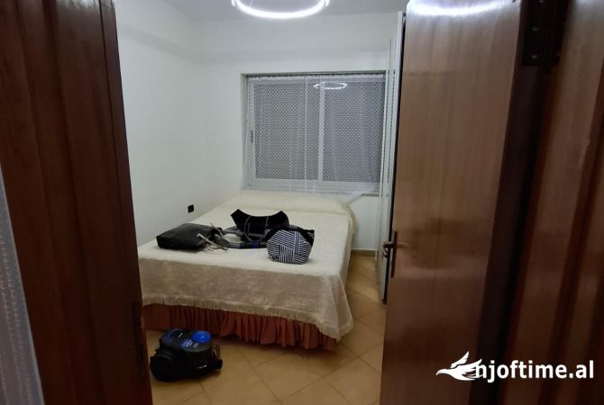 Shtepi me qera Apartament ne Tirane, 2+1, Mobilimi E mobiluar, Pagesa 500  Euro.