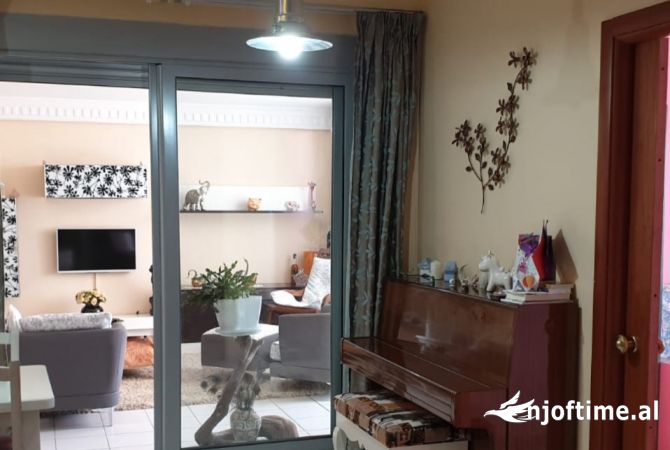 Shtepi me qera 2+1 ne Tirane - 450 Euro