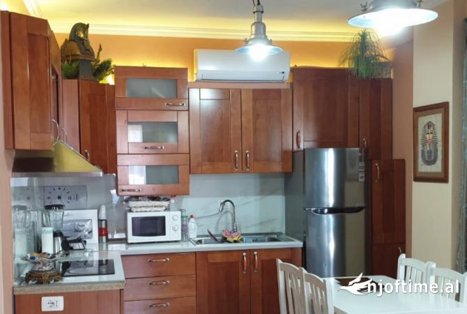 Shtepi me qera 2+1 ne Tirane - 450 Euro