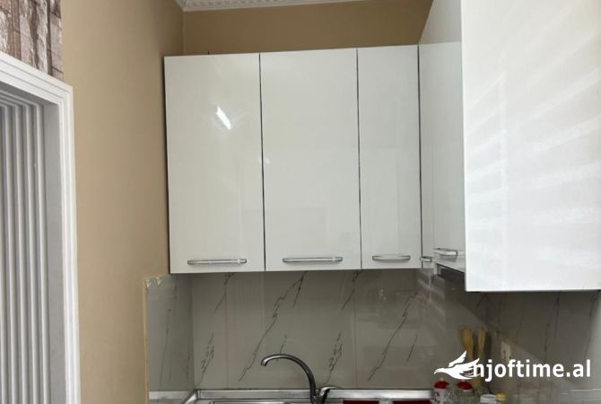 Shtepi ne shitje Apartament ne Tirane, 1+1, Mobilimi E mobiluar, Pagesa 113,000  Euro.