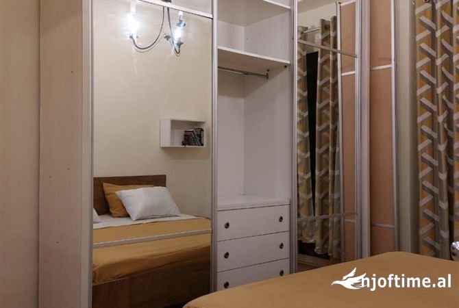 Shtepi me qera Apartament ne Tirane, 2+1, Mobilimi E mobiluar, Pagesa 650  Euro.