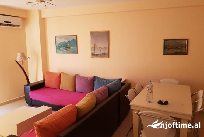 Shtepi me qera Apartament ne Tirane, 2+1, Mobilimi E mobiluar, Pagesa 700  Euro.