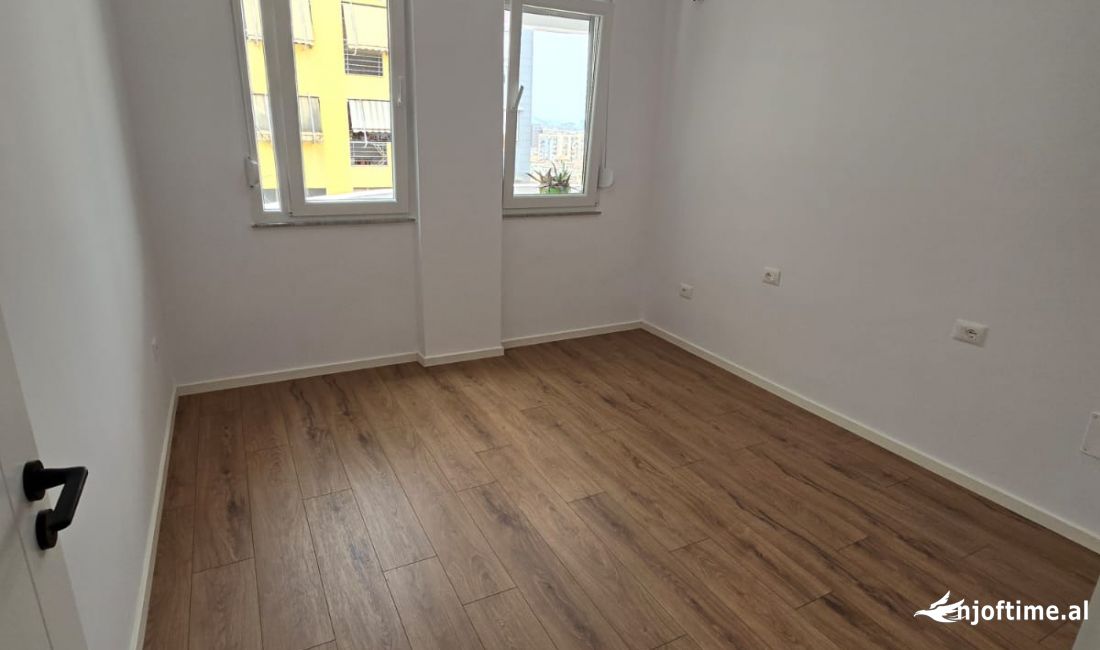 Shtepi ne shitje Apartament ne Tirane, 2+1, Mobilimi Bosh, pa mobiluar, Pagesa 210,000  Euro.