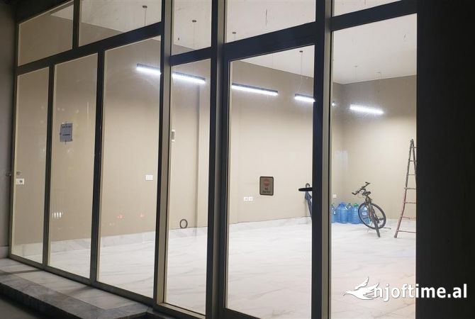 Ambient biznesi me qera 3+1 ne Tirane - 1,000 Euro