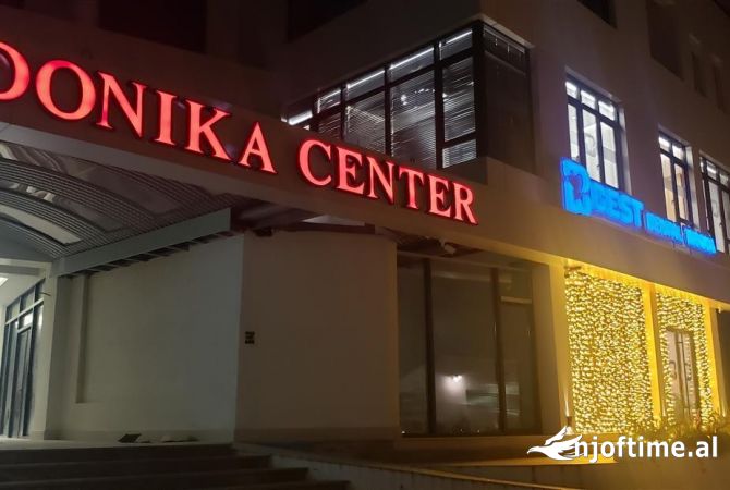 Ambient biznesi me qera 3+1 ne Tirane - 1,000 Euro