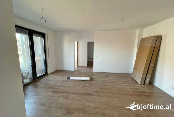 Shtepi ne shitje Apartament ne Tirane, 2+1, Mobilimi Bosh, pa mobiluar, Pagesa 141,600  Euro.