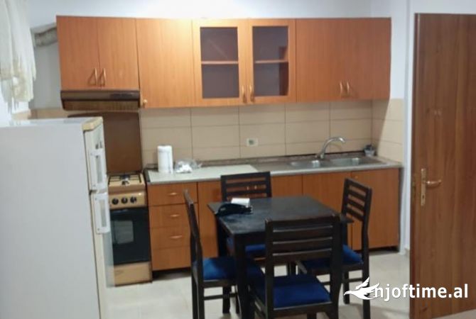 Shtepi me qera Shtepi Private ne Tirane, 1+1, Mobilimi E mobiluar, Pagesa 300  Euro.