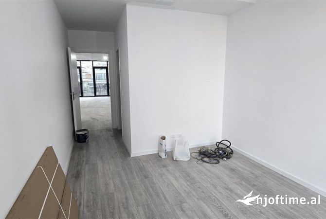 Shtepi me qera Apartament ne Tirane, 2+1, Mobilimi Bosh, pa mobiluar, Pagesa 1,300  Euro.