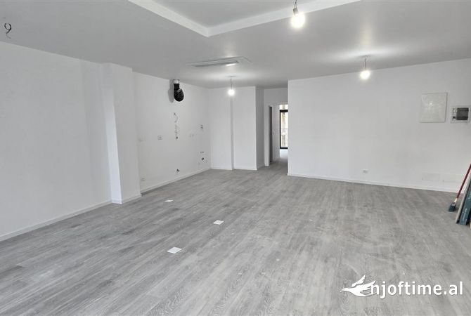 Shtepi me qera 2+1 ne Tirane - 1,300 Euro