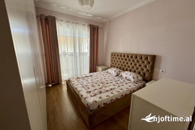 Shtepi me qera Apartament ne Tirane, 2+1, Mobilimi E mobiluar, Pagesa 500  Euro.