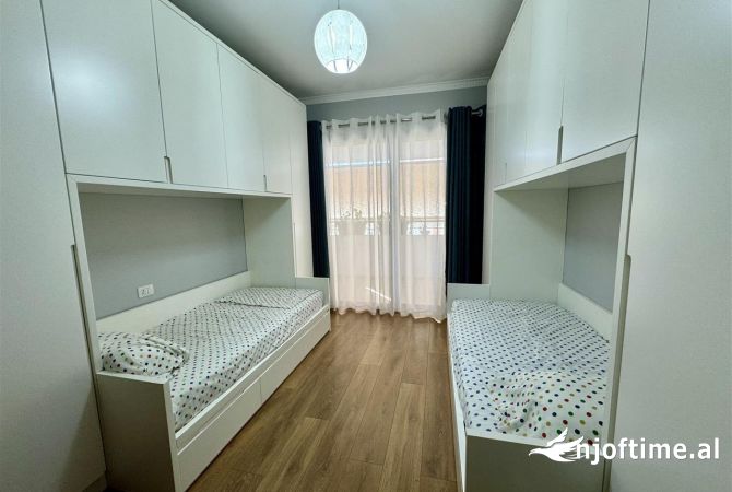 Shtepi me qera Apartament ne Tirane, 2+1, Mobilimi E mobiluar, Pagesa 500  Euro.