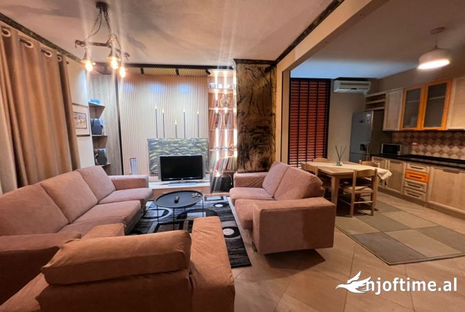 Shtepi me qera Apartament ne Tirane, 3+1, Mobilimi E mobiluar, Pagesa 900  Euro.