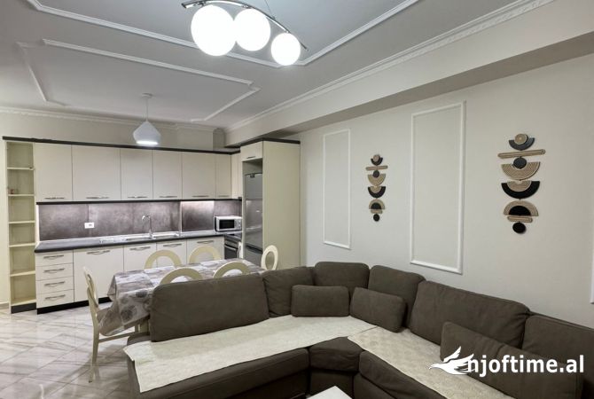 Shtepi me qera Apartament ne Tirane, 1+1, Mobilimi E mobiluar, Pagesa 600  Euro.