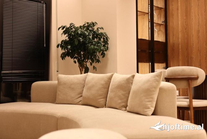 Shtepi me qera 2+1 ne Tirane - 1,400 Euro