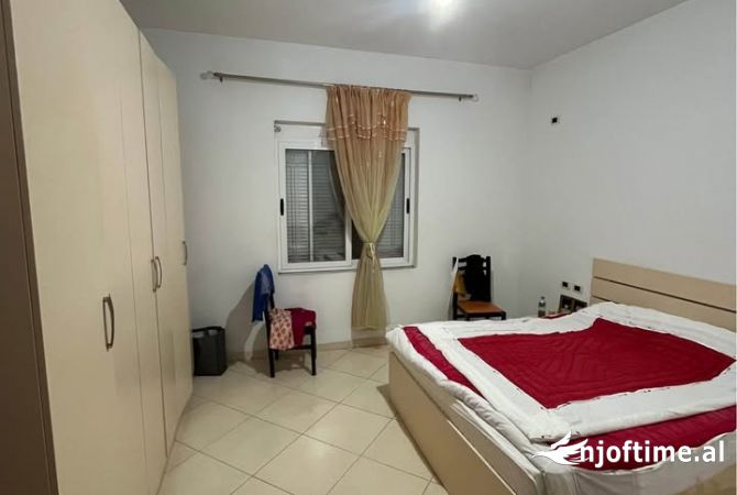 Shtepi me qera Shtepi Private ne Tirane, 3+1, Mobilimi E mobiluar, Pagesa 380  Euro.
