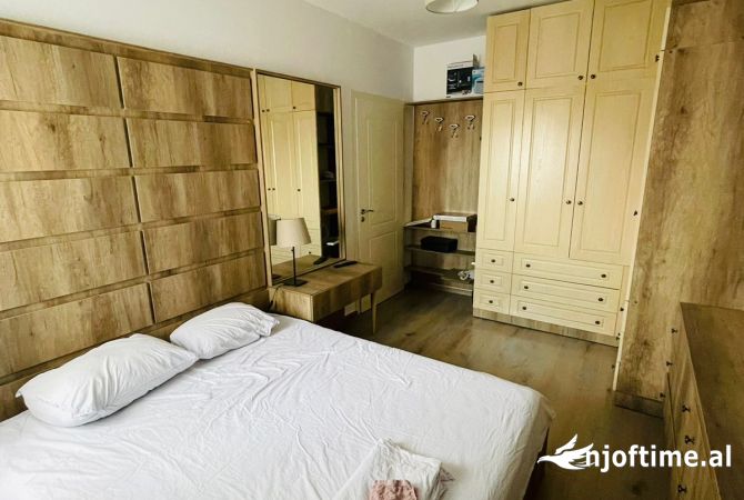 Shtepi me qera Apartament ne Tirane, 2+1, Mobilimi E mobiluar, Pagesa 520  Euro.