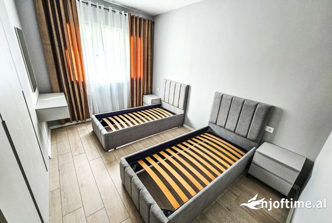 Shtepi me qera Apartament ne Tirane, 2+1, Mobilimi E mobiluar, Pagesa 900  Euro.