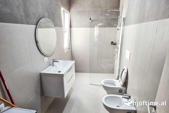 Shtepi me qera 2+1 ne Tirane - 900 Euro