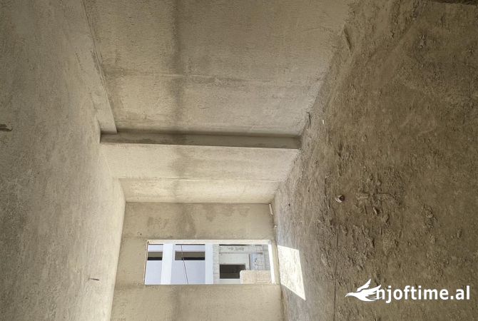 Shtepi ne shitje Apartament ne Tirane, 2+1, Mobilimi Bosh, pa mobiluar, Pagesa 94,000  Euro.