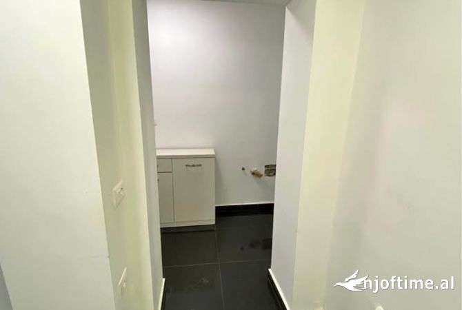 Jepet me qera Ambieti biznesi  