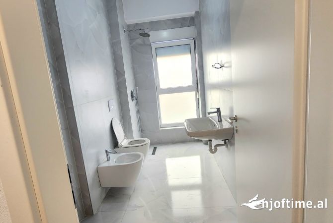 Shtepi me qera Apartament ne Tirane, 1+1, Mobilimi E mobiluar, Pagesa 380  Euro.