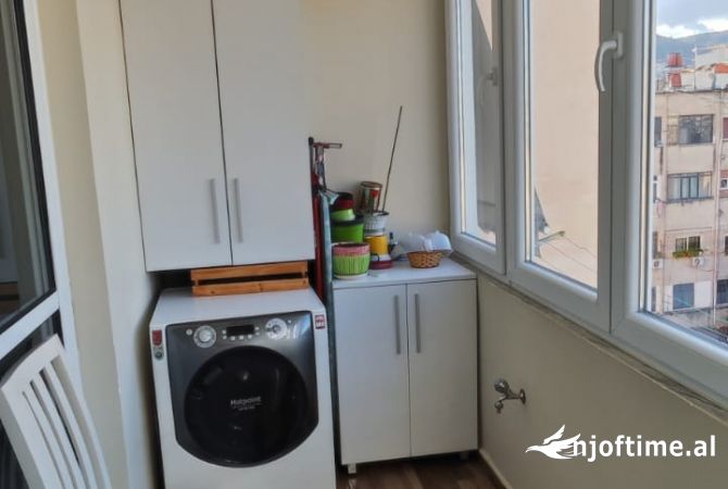 Shtepi ne shitje Apartament ne Tirane, 1+1, Mobilimi Pjeserisht e mobiluar, Pagesa 120,000  Euro.