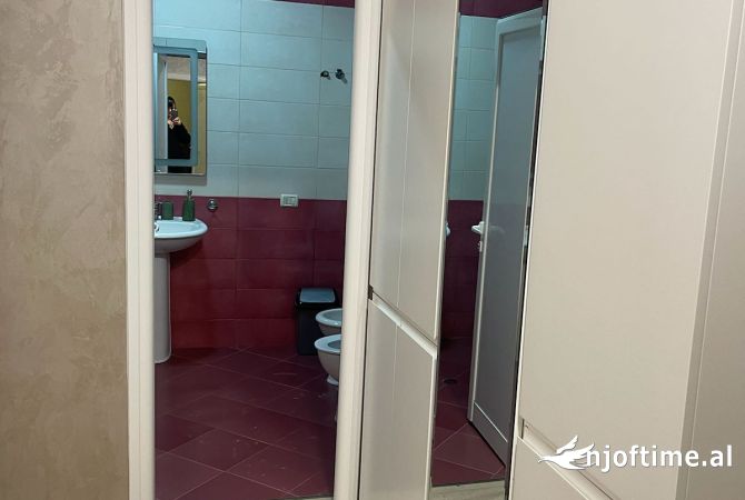 Shtepi me qera Apartament ne Tirane, 2+1, Mobilimi E mobiluar, Pagesa 800  Euro.
