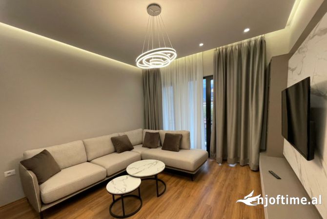 Shtepi me qera 2+1 ne Tirane - 830 Euro