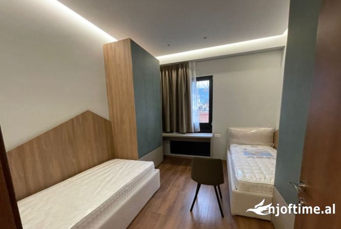 Shtepi me qera Apartament ne Tirane, 2+1, Mobilimi E mobiluar, Pagesa 830  Euro.